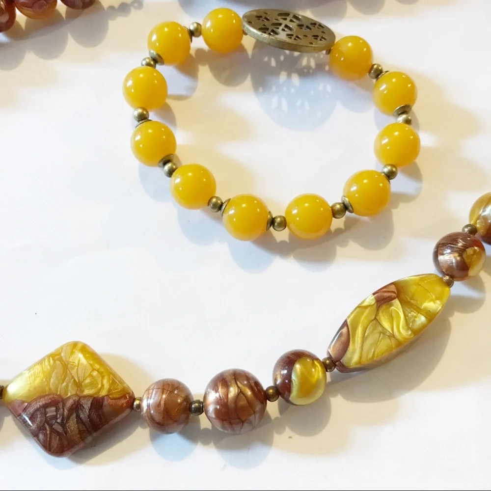 N/A brown yellow